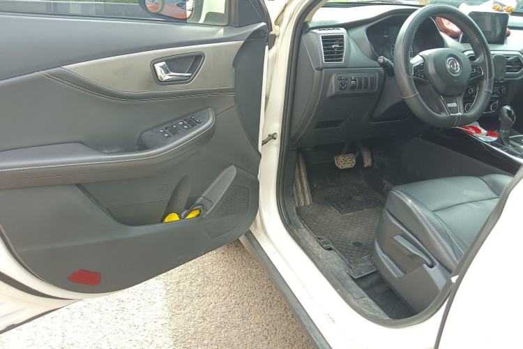 Used Dongfeng Fengon S560 2018 1.8L CVT Elite Model 7 Seats Driver Seat