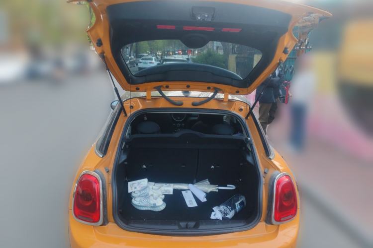 Used MINI 2015 1.5T COOPER Fun Five-Door Edition Trunk