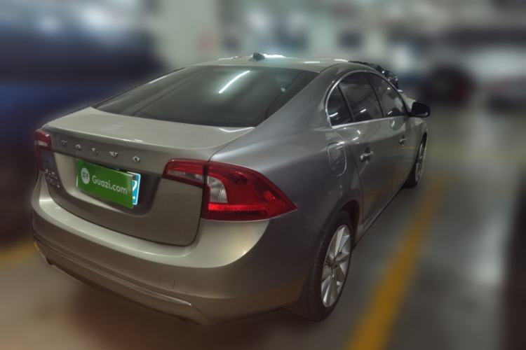 Used Volvo S60 2015 S60L 2.0T Zhiyuan Edition
