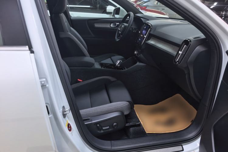 Used Volvo XC40 2025 B3 Smart & Luxurious Edition