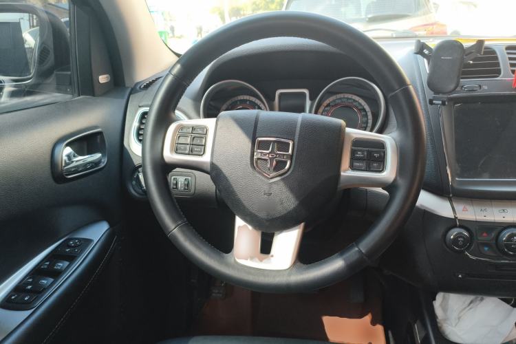 Used Dodge Journey 2013 2.4L Two-Wheel Drive Luxury Version