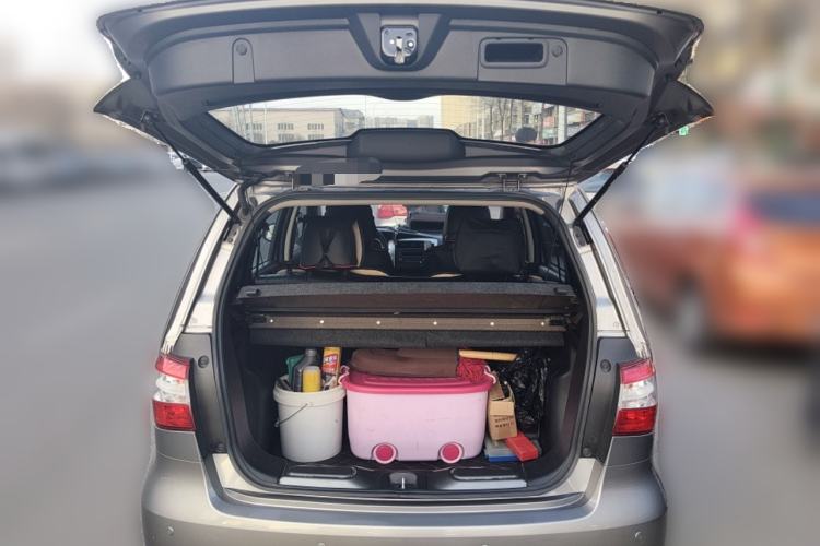 Used Nissan Livina 2015 1.6XE Manual Comfort Edition