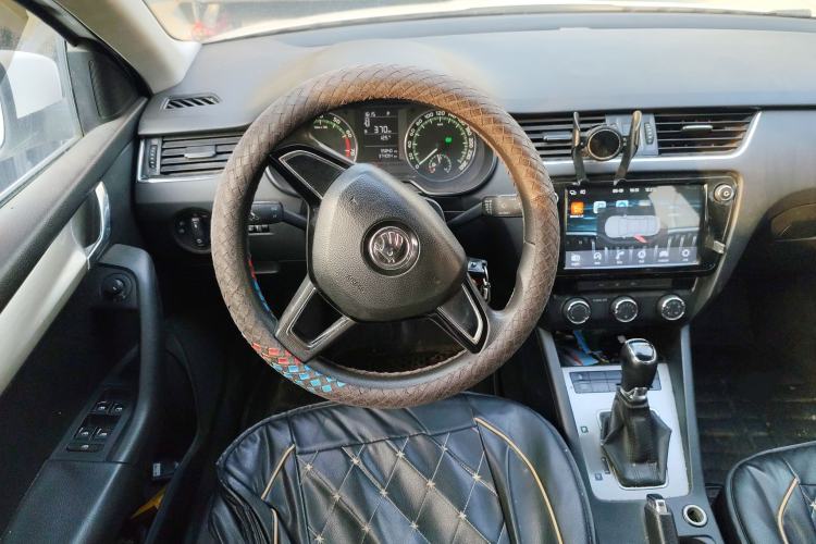 Used Skoda Octavia 2018 1.6L Automatic Comfort Edition Steering Wheel