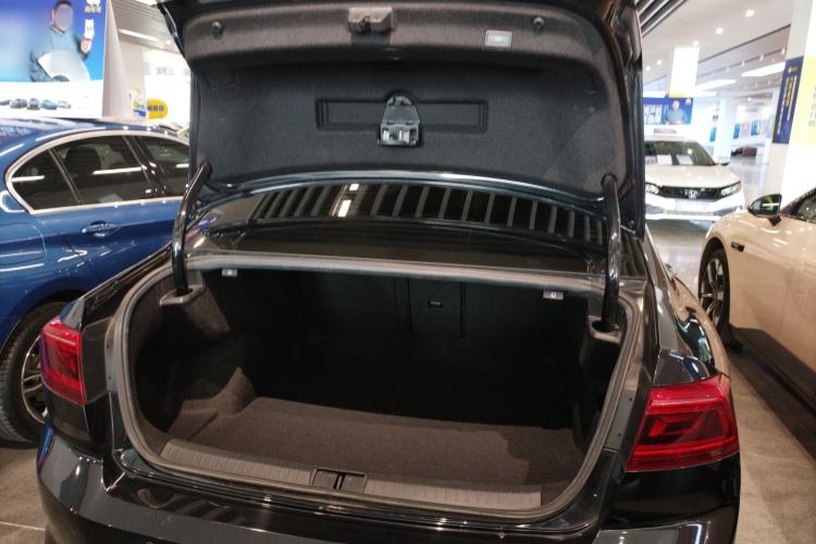 Used Volkswagen Magotan 2020 330TSI DSG Luxury Edition Trunk