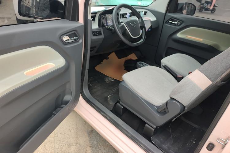Used Wuling Hongguang MINIEV 2022 Macaron Premium Model – Lithium Iron Phosphate Driver Seat