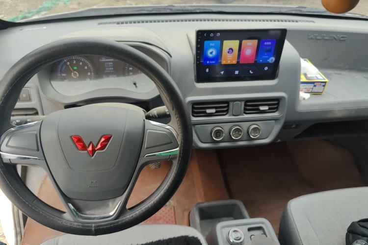 Used Wuling Yangguang 2025 Model 310KM Bus Edition—Customized by CATL