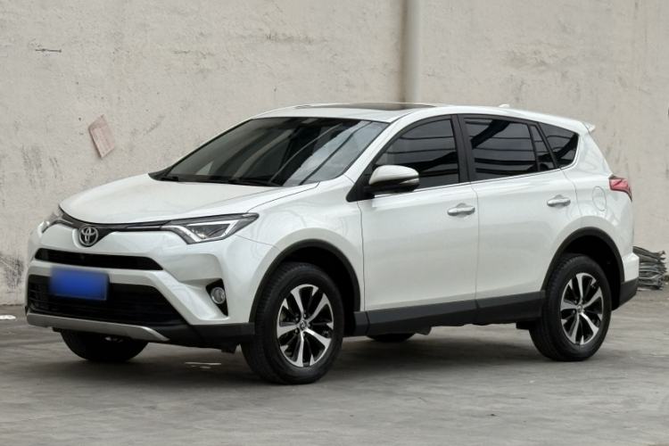Used Toyota RAV4 2019 2.0L CVT Two-Wheel Drive ZhiShang Version China VI Standard