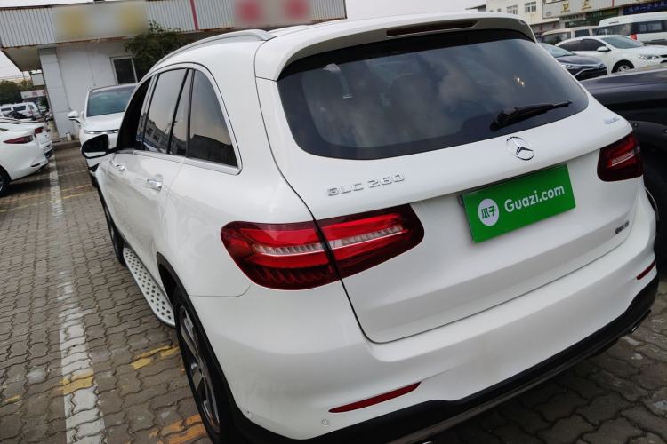 Used Mercedes-Benz GLC 2017 GLC 260 4MATIC Luxury Model Exterior 2