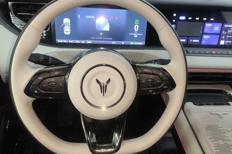 Used VOYAH FREE 2025 318 318 km Rear-Drive Touring Edition Steering Wheel