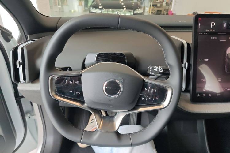 Used Volvo EX30 2025 Rear-Drive Long-Range Plus Model
