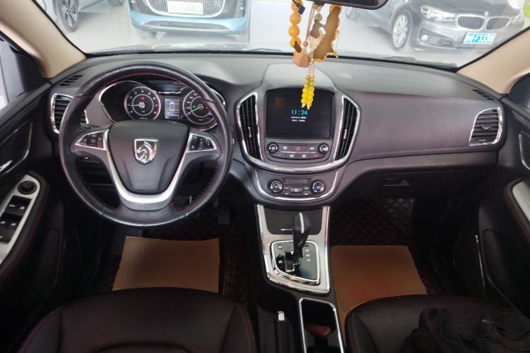Used Baojun 560 2017 Rhythmic Edition 1.8L iAMT Prestige Model Center Console
