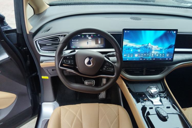 Used Denza D9 2025 DM-i Smart Drive 1020 Four-Wheel Drive Deluxe Model Steering Wheel