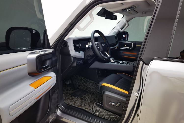 Used BAIC Off-Road BJ40 2024 2.0T All-New Urban Hunter Edition Ultimate Version