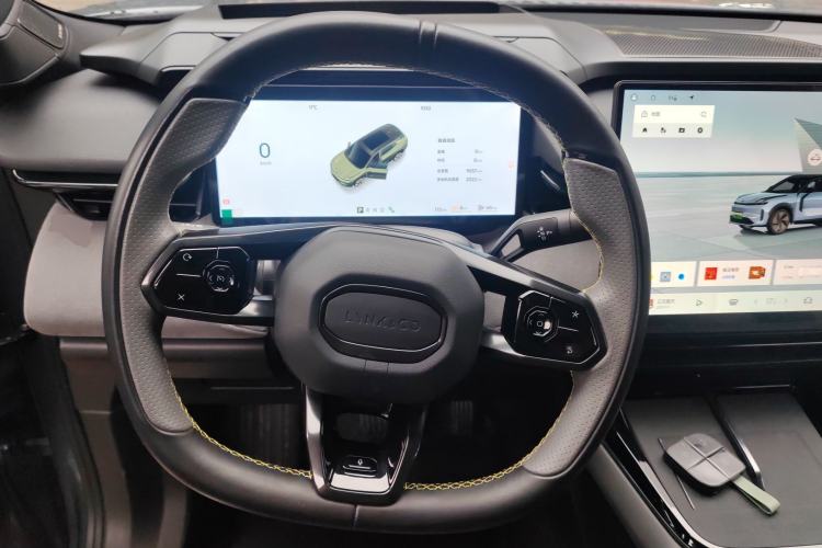 Used Lynk & Co 08 EM-P 2025 220 km All-Wheel-Drive Performance Halo