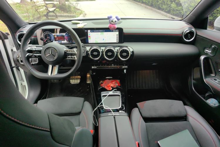 Used Mercedes-Benz CLA 2024-Year Facelifted CLA 200 Center Console