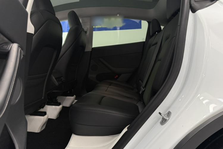 Used Tesla Model Y 2024 Rear-Wheel-Drive Version Interior 3