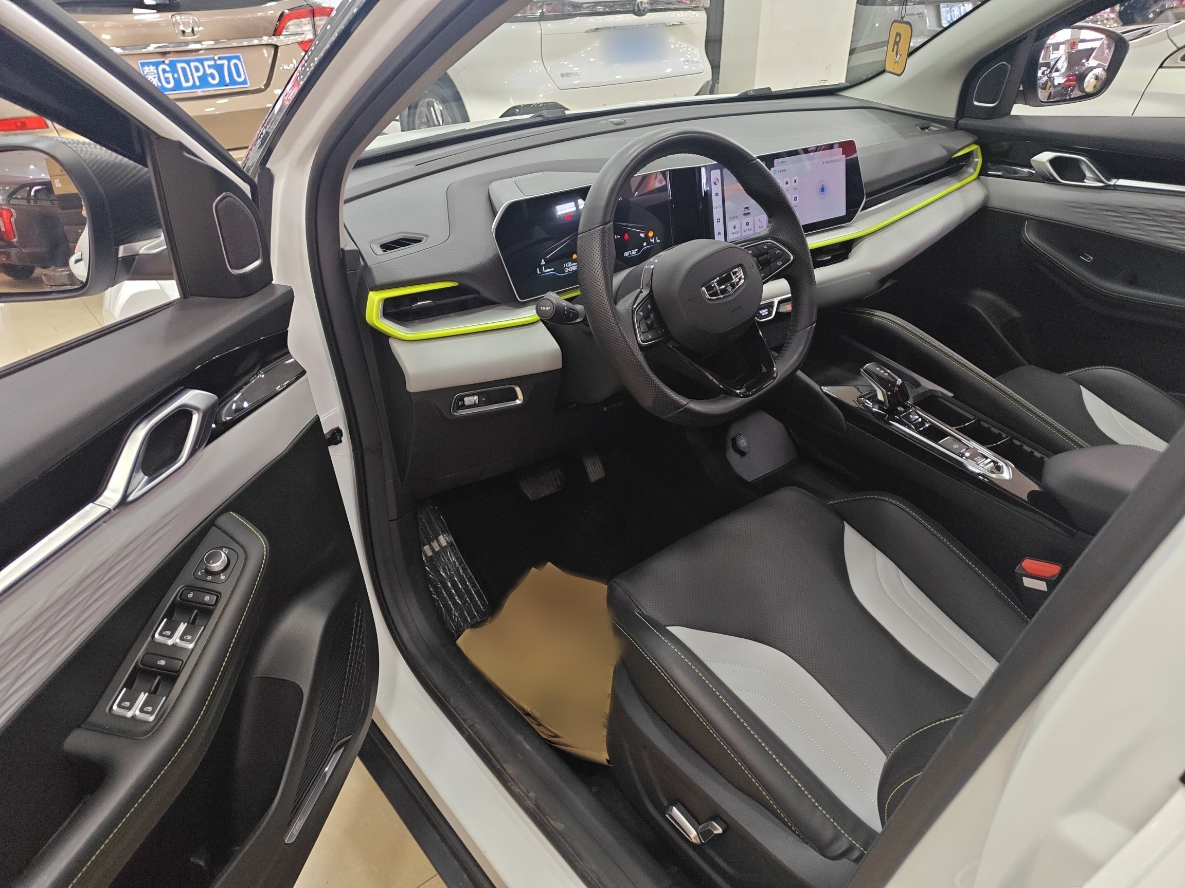 Geely Auto Coolray 2023 Bin Yue COOL 1.5TD DCT Champion Edition — снимка 9