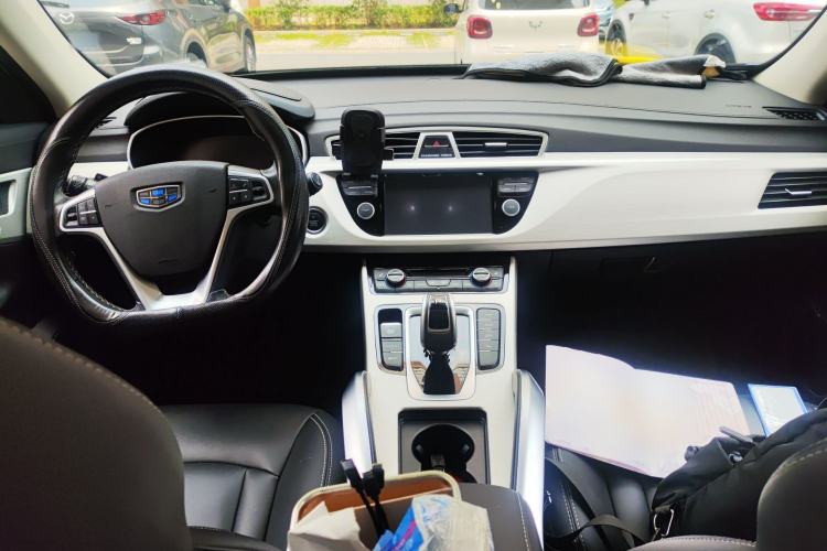 Used Geely Auto Emgrand X7 Sport 2020 1.8TD DCT Two-Wheel Drive Smart Connect 4G-Enabled Version Center Console