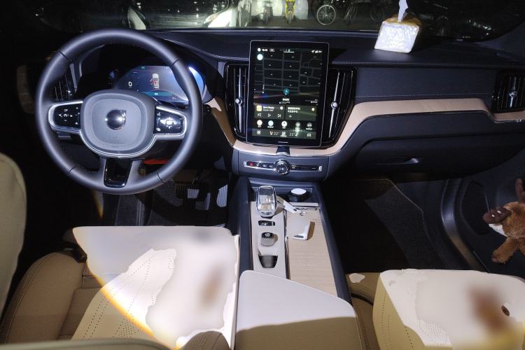 Used Volvo XC60 2026 B5 4x4 Smart Luxury Edition
