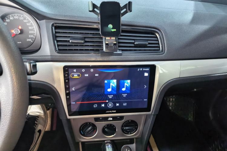 Used Volkswagen Lavida 2013 Revised Classic 1.6L Automatic Fashion Edition Center Console