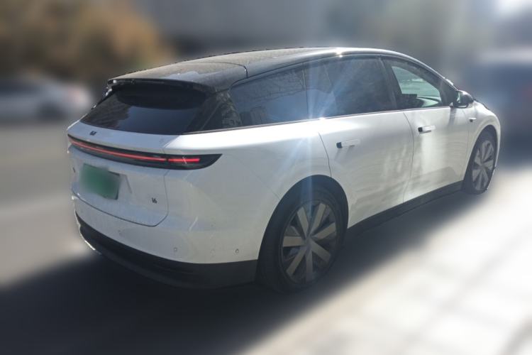 Used Li Auto i6 2025 Model Four-Wheel-Drive Standard Type
