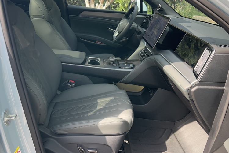 Used BYD Song L DM-i 2025 Intelligent Driving Version 160 km Beyond-Range Type Interior 1