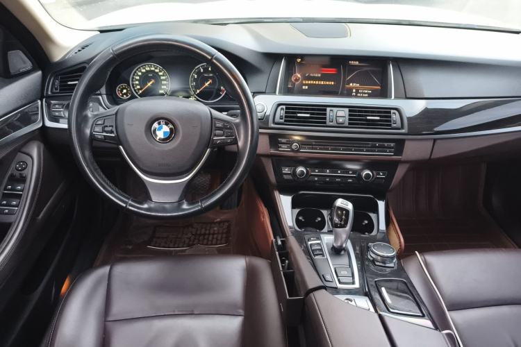 Used BMW 5 Series 2017 525Li Luxury Design Package Center Console