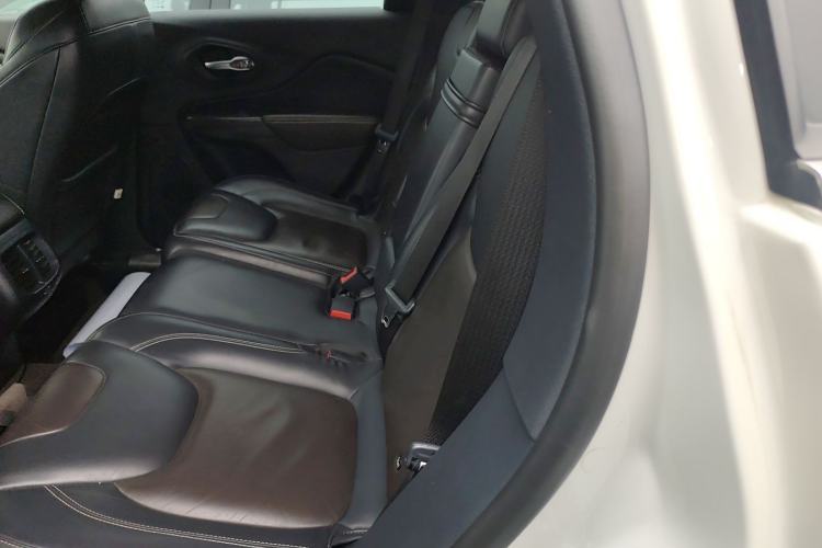 Used Jeep Cherokee 2016 2.4L Professional Edition
