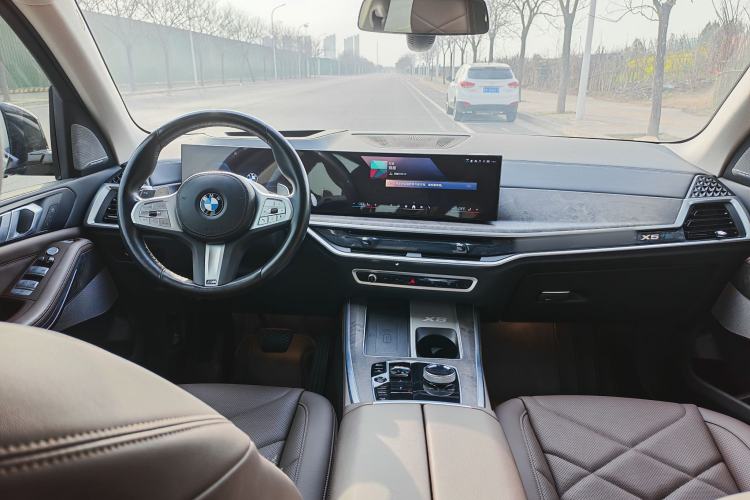 Used BMW X5 2023 xDrive 30Li Luxury M Sport Package
