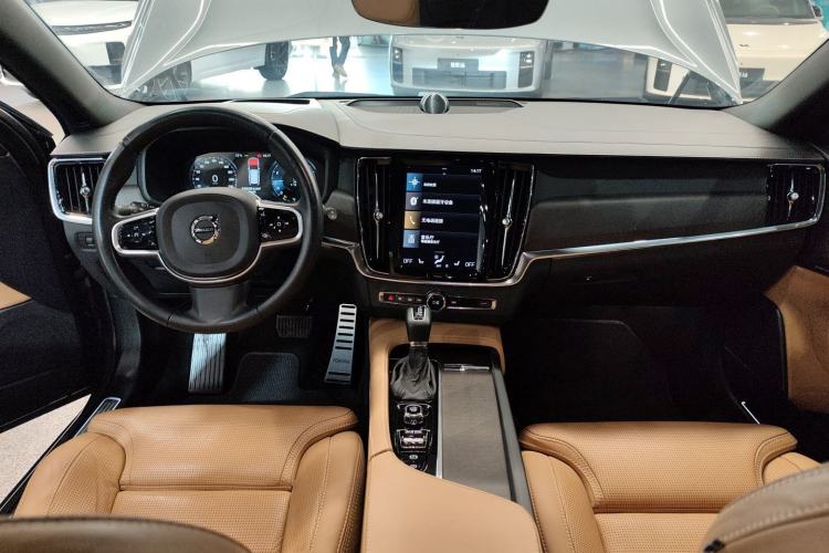 Used Volvo V90 2020 Cross Country T5 AWD Prestige Edition
