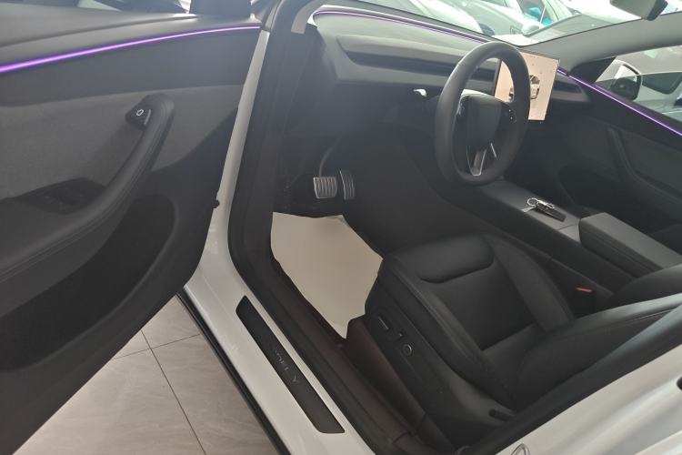 Used Tesla Model Y 2025 Rear-Wheel Drive First Edition Driver Seat