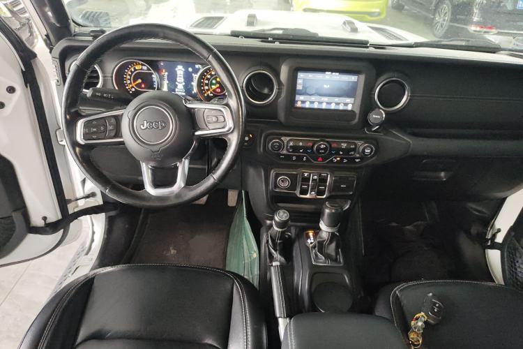 Used Jeep Wrangler 2019 2.0T Sahara Four-Door Version China VI Emission Standard