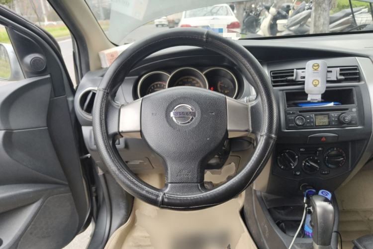 Used Nissan Livina 2010 Jingrui Edition 1.6L Automatic Smart Model Steering Wheel