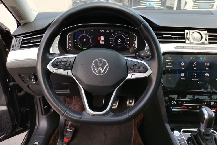 Used Volkswagen Magotan GTE Plug-in Hybrid 2020 GTE Luxury Model Steering Wheel