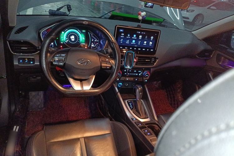 Used Hyundai Lafesta 2019 280TGDi Smart Speed Version China VI Standard Center Console