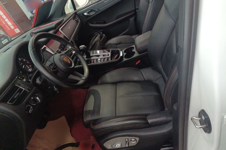 Used Porsche Macan 2022 Macan 2.0T Left Front Seat