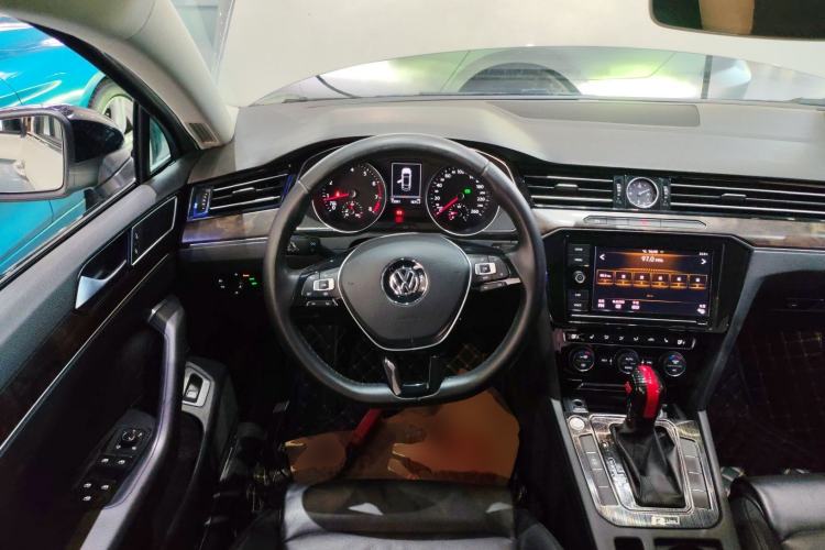 Used Volkswagen Magotan 2019 330TSI DSG Luxury Model China V Standard Steering Wheel