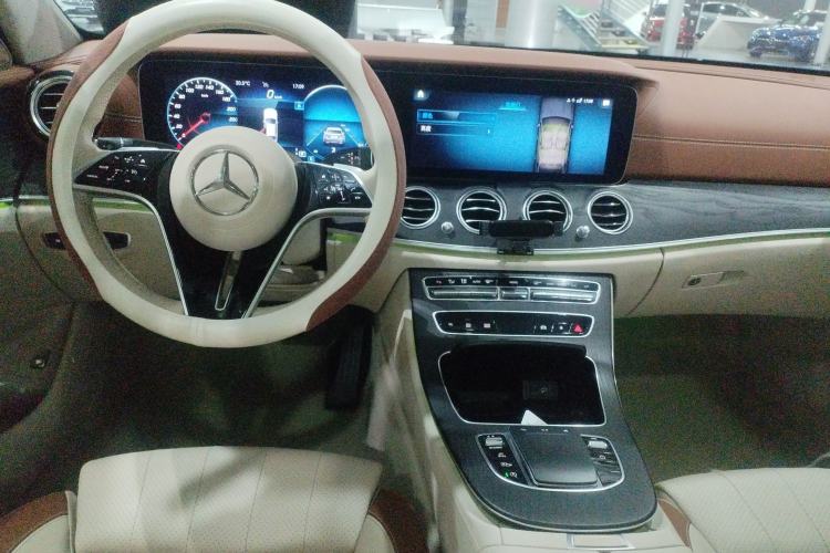 Used Mercedes-Benz E-Class 2022 Second Facelift E 300 L Fashion Edition Center Console