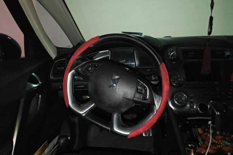 Used DS 5 2014 1.6T Luxury Edition THP160 Steering Wheel