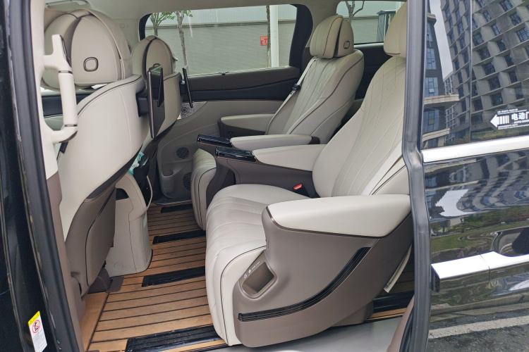 Used Denza D9 2022 DM-i 970 Four-Wheel Drive Flagship Model Left Rear Seat