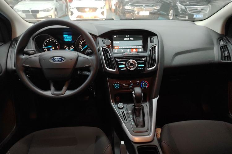 Used Ford Focus 2018 Hatchback Classic 1.6L Automatic Comfort Plus SmartDrive Edition Center Console