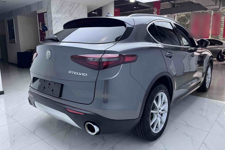 Used Alfa Romeo Stelvio 2017 2.0T 200HP Luxury Edition Exterior 6