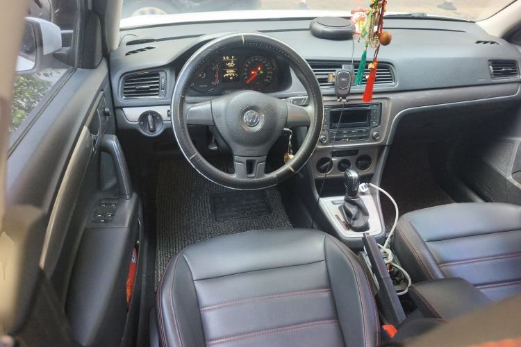 Used Volkswagen Gran Lavida 2013 1.6L Automatic Fashion Model