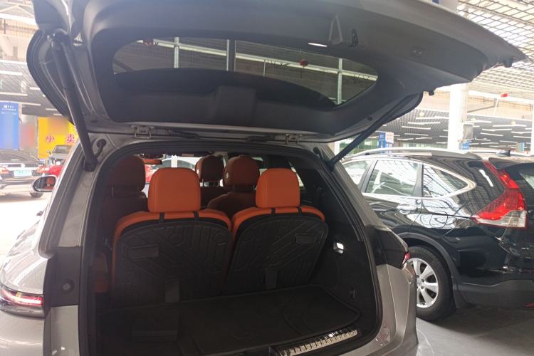 Used Li Auto L8 2023 Pro Model
