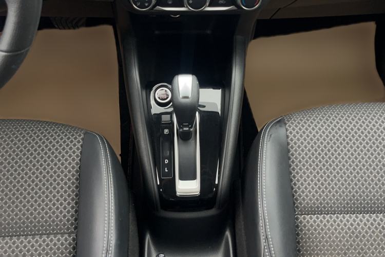 Used Nissan Kicks 2018 1.5L CVT Smart Connect Luxury Edition

