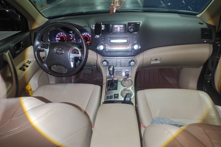 Used Toyota Highlander 2012 2.7L Two-Wheel Drive 7-Seater Luxury Edition
