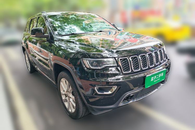 Used Jeep Grand Cherokee 2016 3.0L Comfort Navigation Edition Front Right 45 Deg