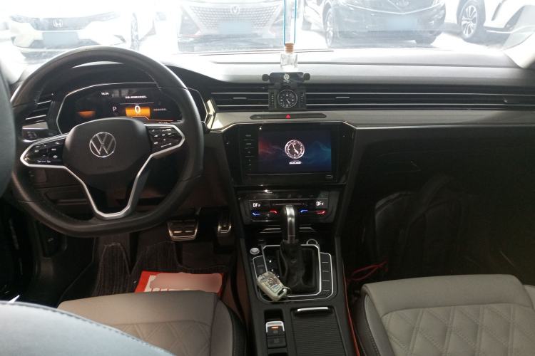 Used Volkswagen Magotan 2023 2 Million Units Limited Edition 330TSI DSG Leading Version Center Console