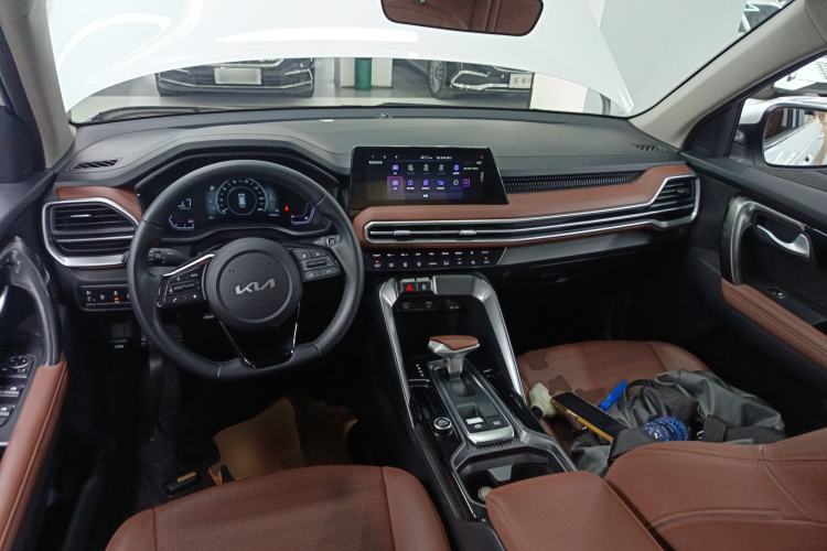 Used Kia Sportage R 2021 Ace 2.0L Splendid Edition Center Console