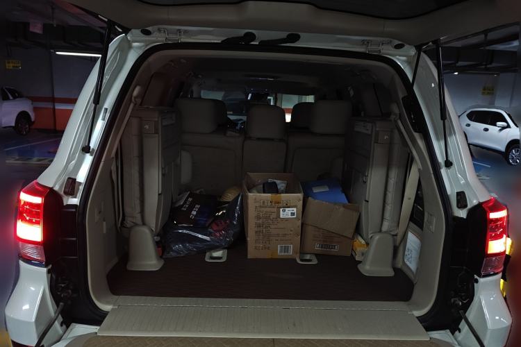 Used Toyota Land Cruiser 2020 5.7L VX-R Genuine Leather 8 Airbags Trailer Hitch Spare Tire Sunroof – Middle East Specifications
